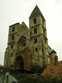 Ruine der romanischen Kirche in Zsámbék - Ungarn